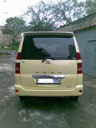 2004 Toyota Noah Pics