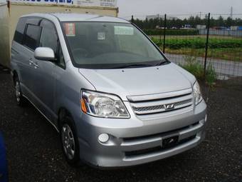 2004 Toyota Noah For Sale