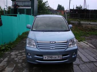 2004 Toyota Noah For Sale