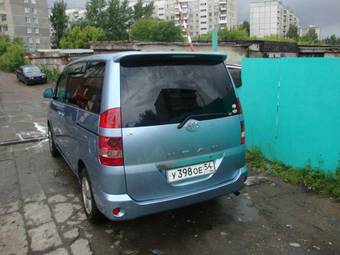 2004 Toyota Noah Pictures