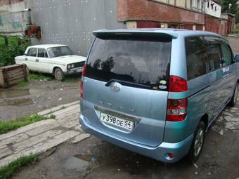 2004 Toyota Noah Pictures