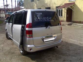 2004 Toyota Noah Pictures