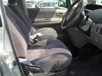 2004 Toyota Noah Photos