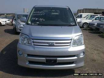 2005 Toyota Noah