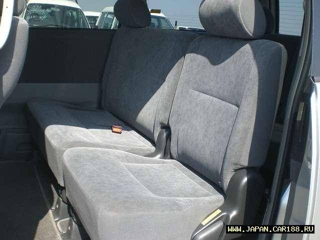 2005 Toyota Noah