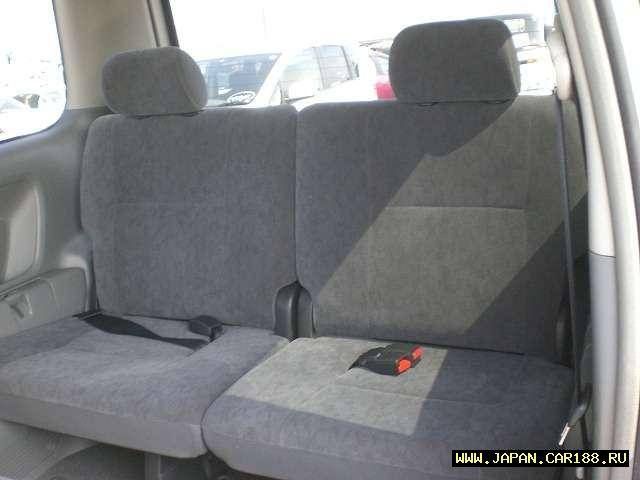 2005 Toyota Noah