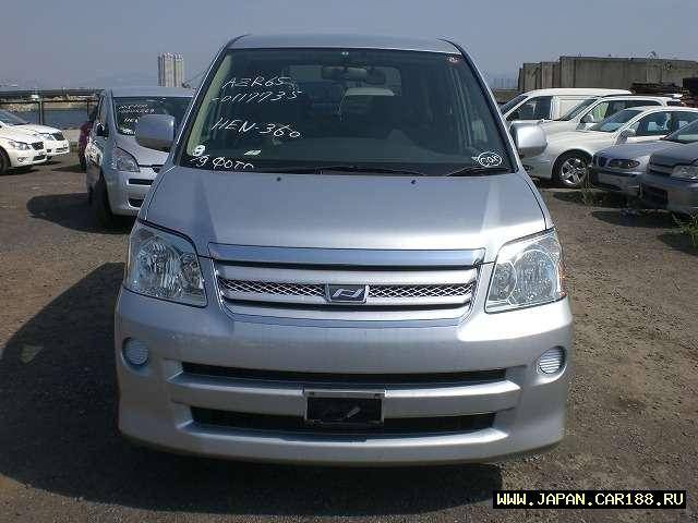 2005 Toyota Noah