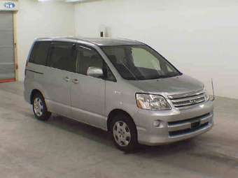 2005 Toyota Noah