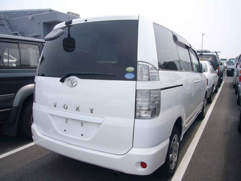 2005 Toyota Noah