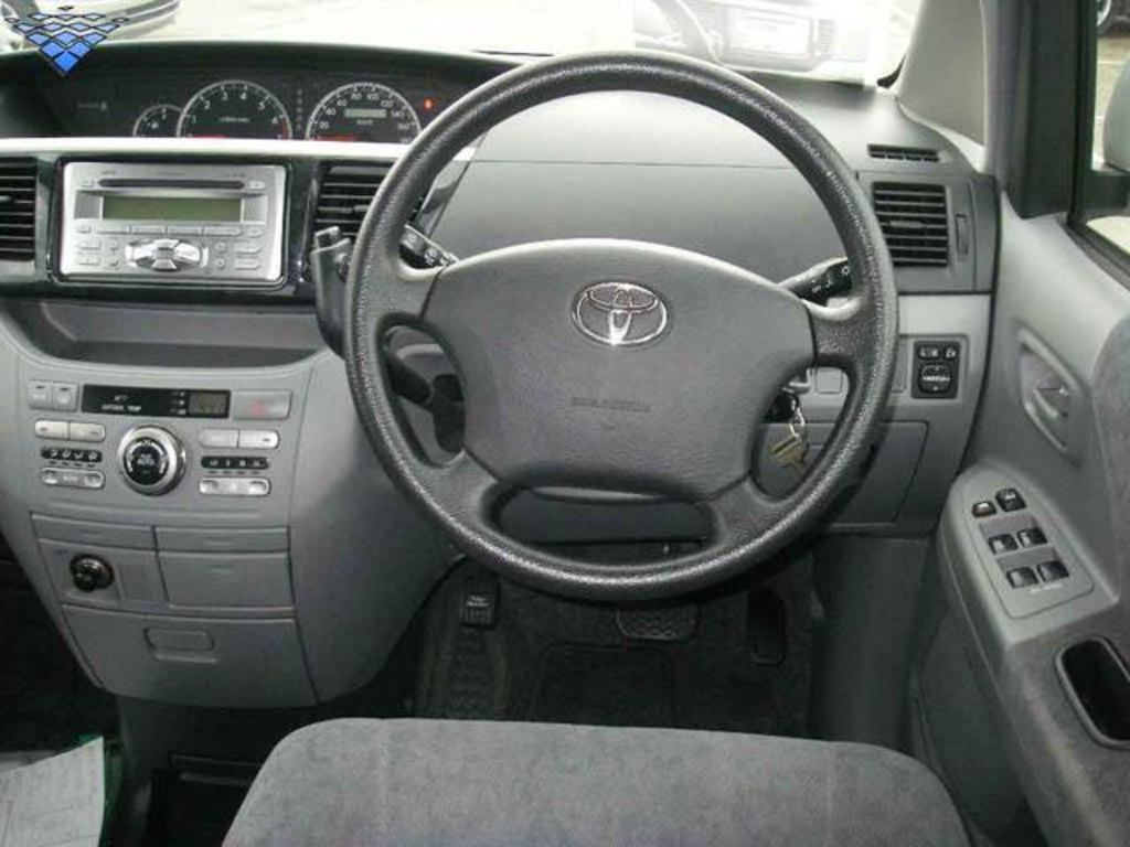 2005 Toyota Noah