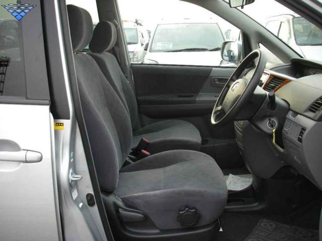 2005 Toyota Noah