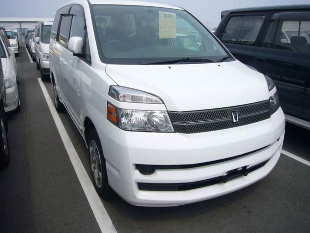 2005 Toyota Noah