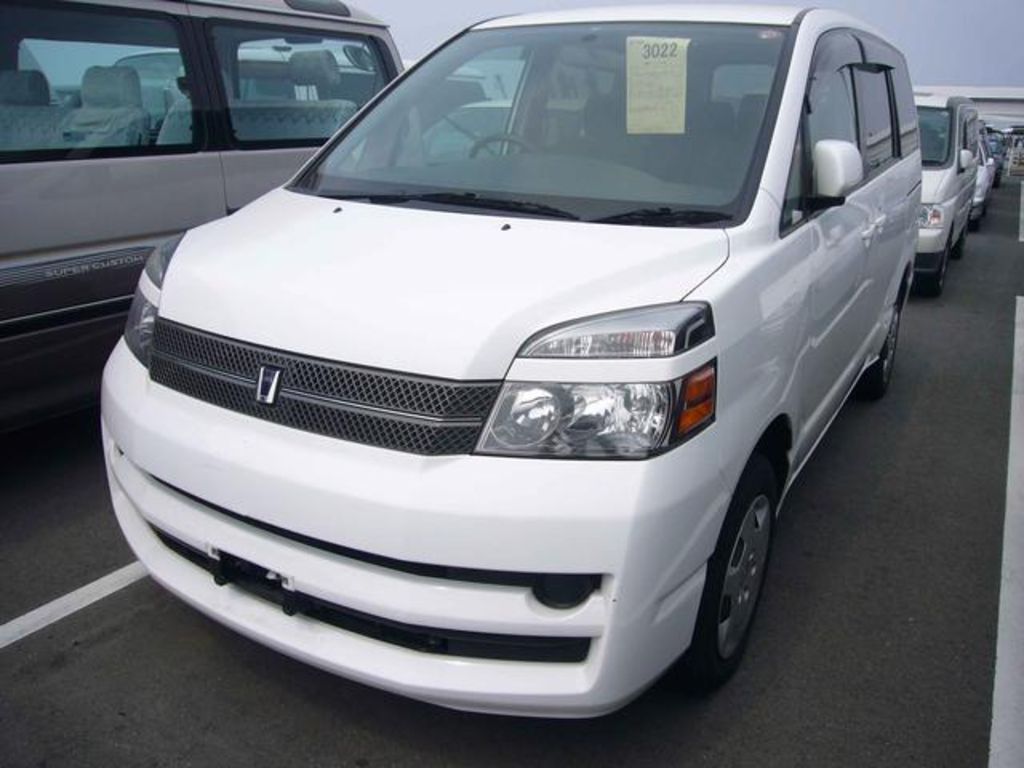 2005 Toyota Noah