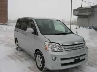 2005 Toyota Noah Wallpapers