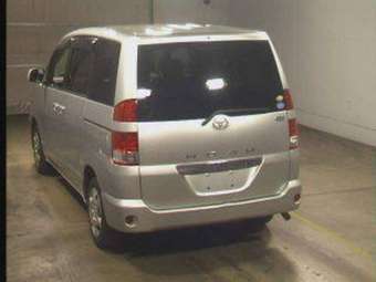 2005 Toyota Noah Images