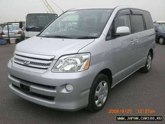 2005 Toyota Noah Pics