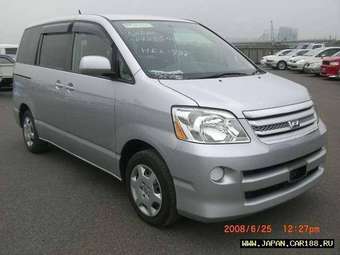 2005 Toyota Noah Pictures