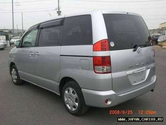 2005 Toyota Noah Pictures