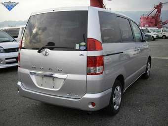 2005 Toyota Noah Pics