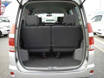 2005 Toyota Noah Pictures