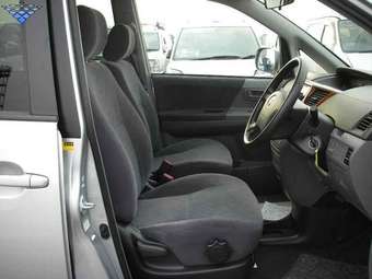 2005 Toyota Noah Pictures