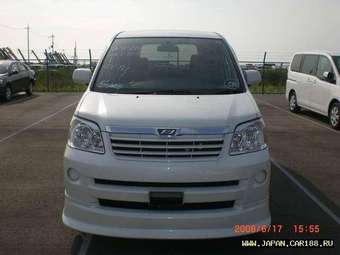 2005 Toyota Noah Pictures