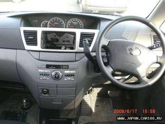 2005 Toyota Noah Photos