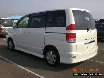 2005 Toyota Noah Photos