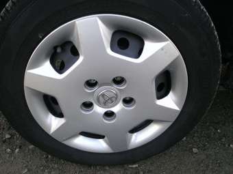 2005 Toyota Noah Images