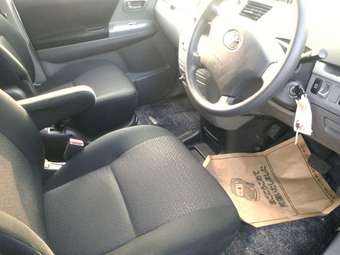 2005 Toyota Noah Pictures