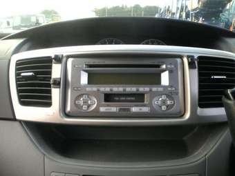 2005 Toyota Noah Pics