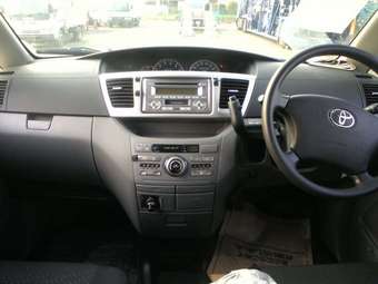2005 Toyota Noah Pictures
