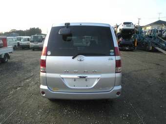 2005 Toyota Noah Photos