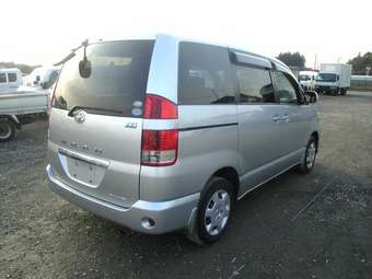 2005 Toyota Noah Pictures