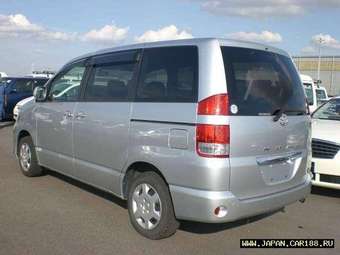 2005 Toyota Noah Pics