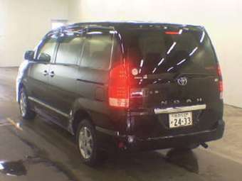 2005 Toyota Noah Images