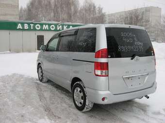 2005 Toyota Noah Pics