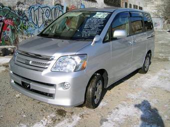 2005 Toyota Noah Wallpapers
