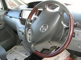 2005 Toyota Noah Pictures