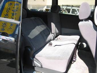 2005 Toyota Noah Pictures