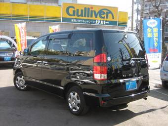 2005 Toyota Noah Photos