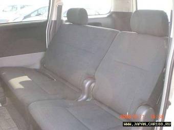 2005 Toyota Noah Pictures