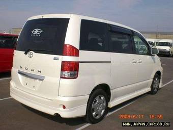 2005 Toyota Noah Pictures