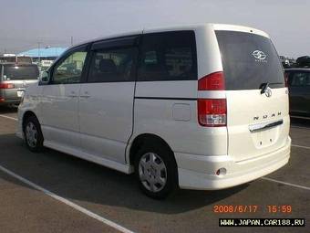 2005 Toyota Noah Pictures