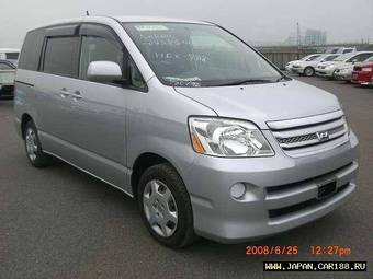 2005 Toyota Noah Pics