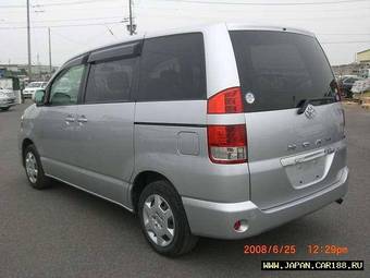 2005 Toyota Noah Pictures