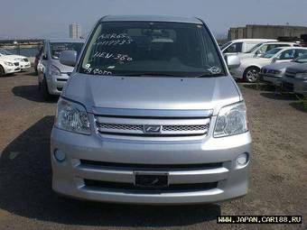 2005 Toyota Noah Pics