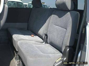 2005 Toyota Noah Photos