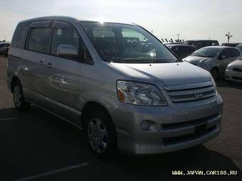 2005 Toyota Noah Pics