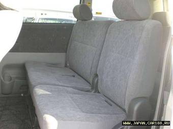 2005 Toyota Noah Photos